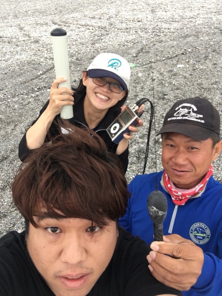 The goniometer, the recovered tag (right) with the Tuna and Billfish Tagging Project in Taiwan team. Credits Tuna and Billfish Tagging Project in Taiwan